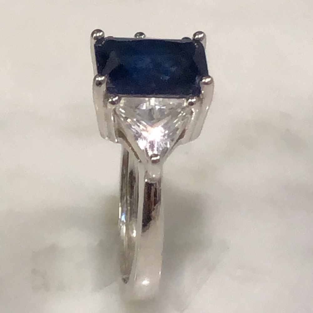 Nv 3 Stone Ring - image 2